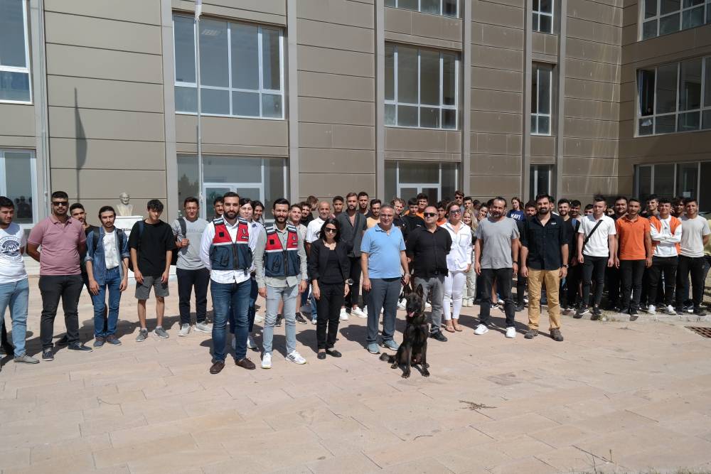 Adana İl Jandarma Komutanlığı Bağımlılıktan Uzak Dur ve Siber Güvenlık Semineri